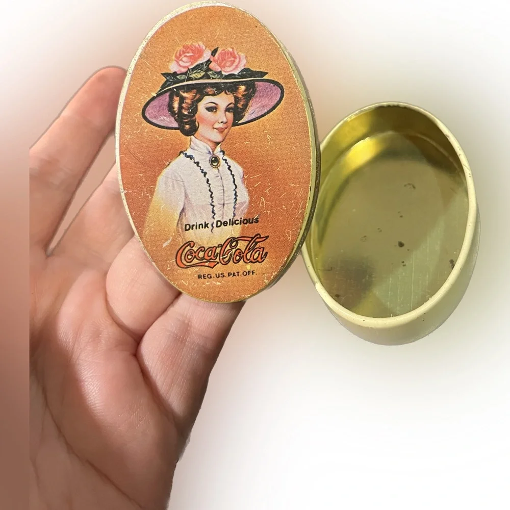 Vintage Coca Cola Lady In Dress & Floral Hat Pill Tin Case Rare Unique